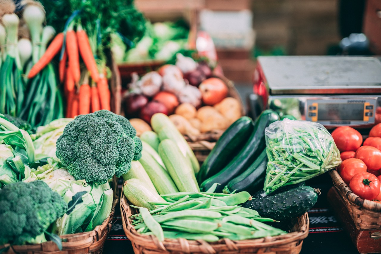 <p>Sayuran berdaun hijau secara tidak langsung dapat meningkatkan kadar trombosit Anda tetapi dapat membantu pembekuan darah Anda lebih baik. (C) Iñigo De la Maza on Unsplash</p>
