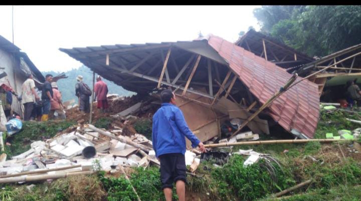 Banjir dan Tanah Longsor Terjang Pamijahan Bogor, 6 Rumah Rusak Berat