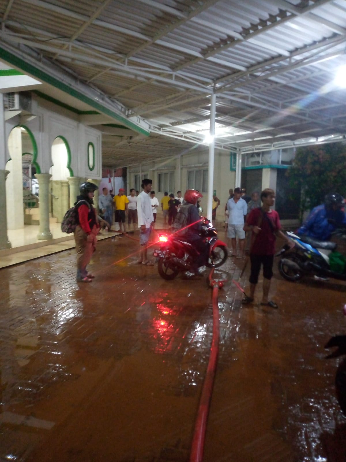 Akhirnya Diketahui, Ini Penyebab Banjir yang Genangi Area Masjid di Serpong
