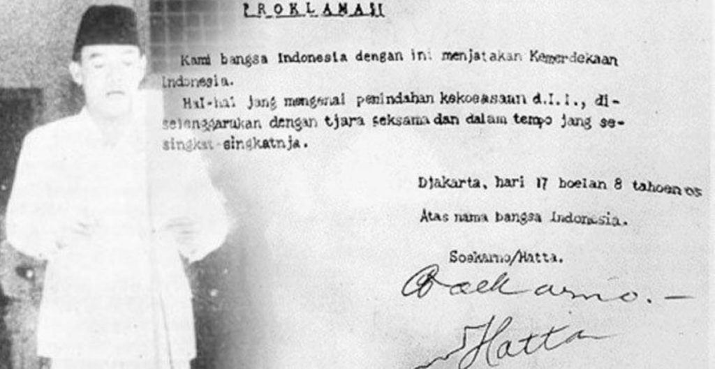 soekarno dan hatta membacakan teks Proklamasi Kemerdekaan Indonesia