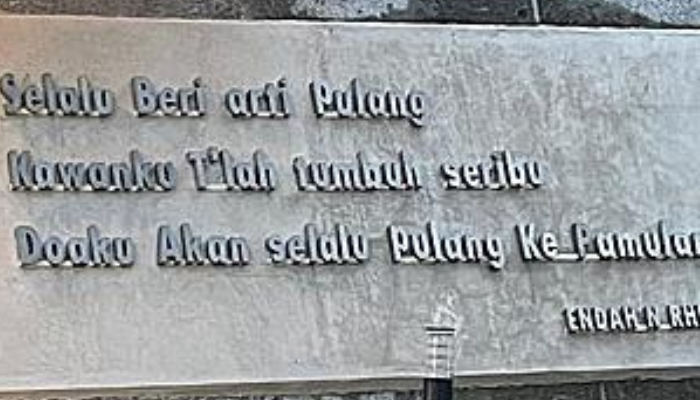 Potongan lirik lagu Endah n Rhesa Pulang ke Pamulang di sebuah tembok di area Alun-alun Pamulang. (instagram @endahwidiastuti)