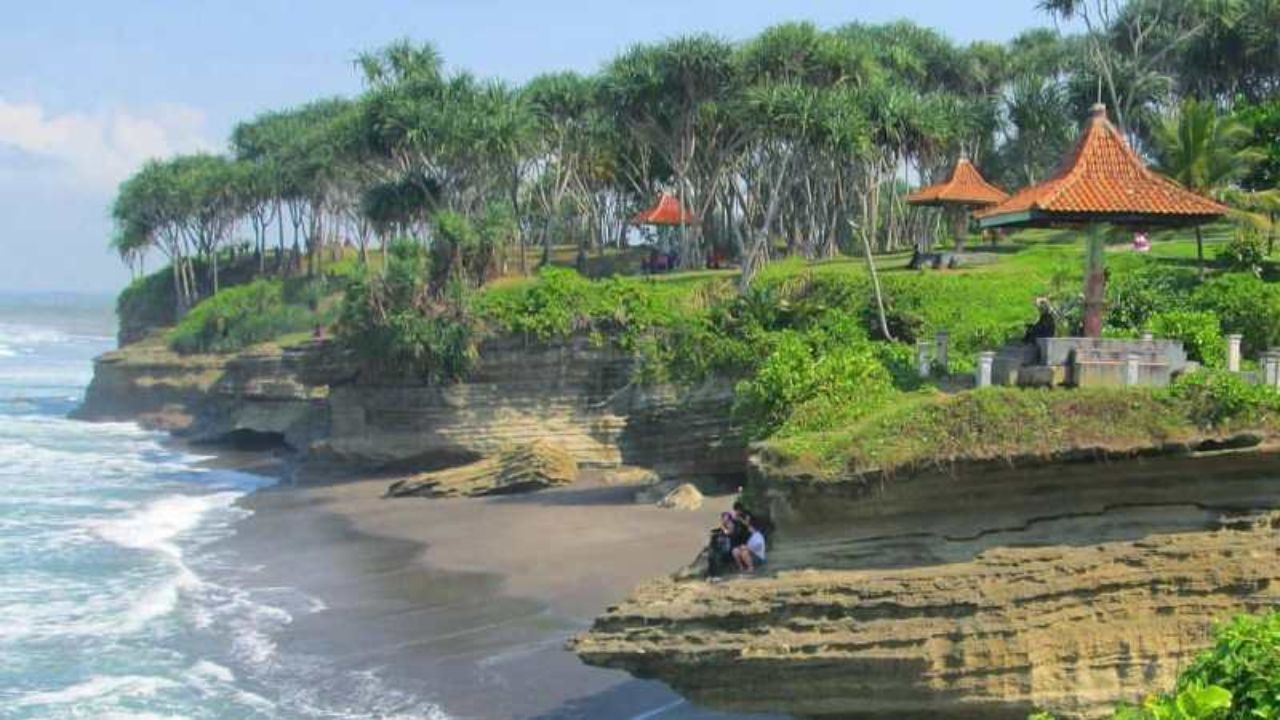 6 Daya Pikat Pantai Pangandaran, Wisata Instagramable dan Ramah Kantong
