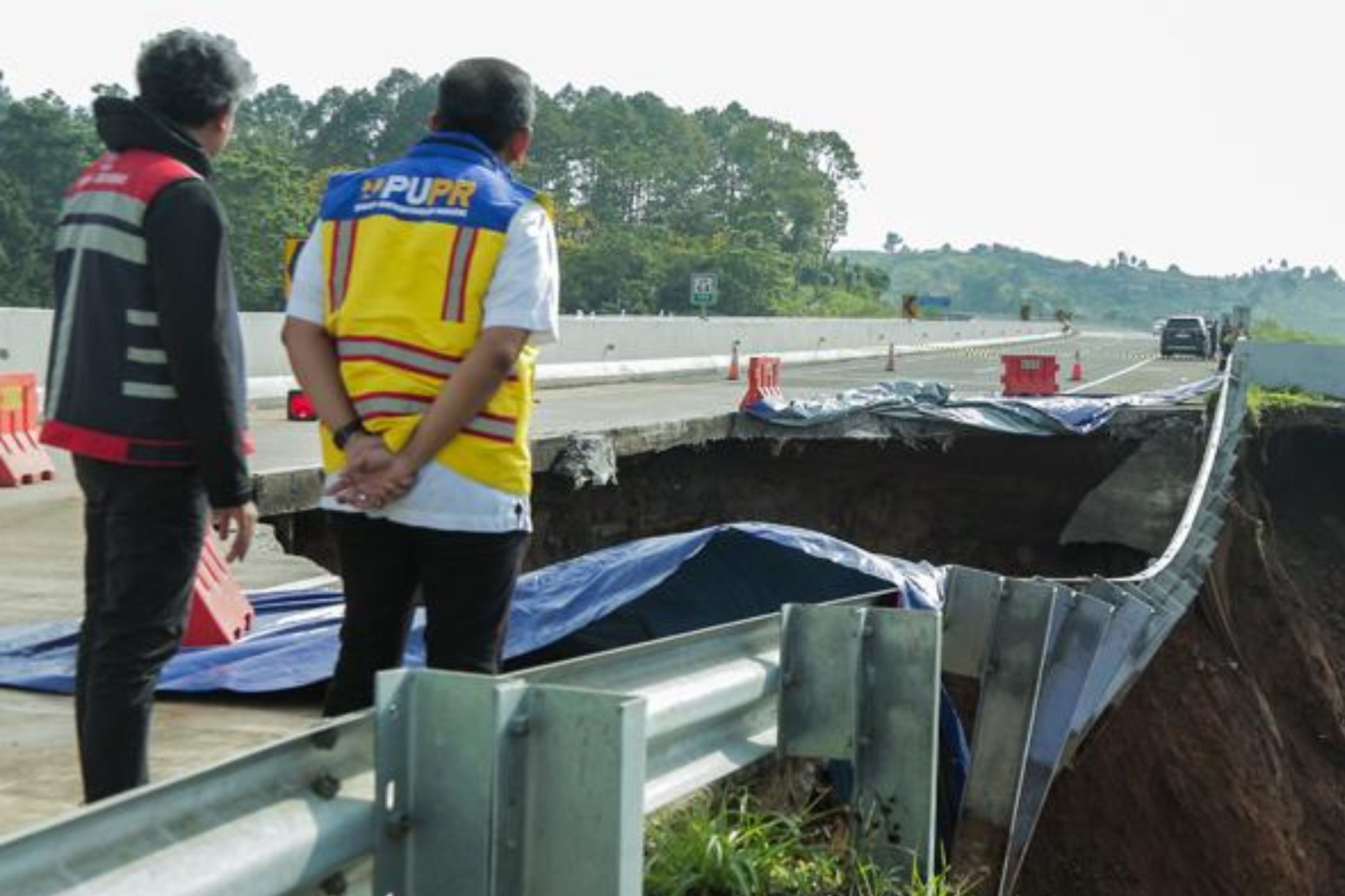 Jalan Tol Bocimi Belum Bisa Dilalui, Kendaraan dari Jakarta Dialihkan ke Tol Cigombong