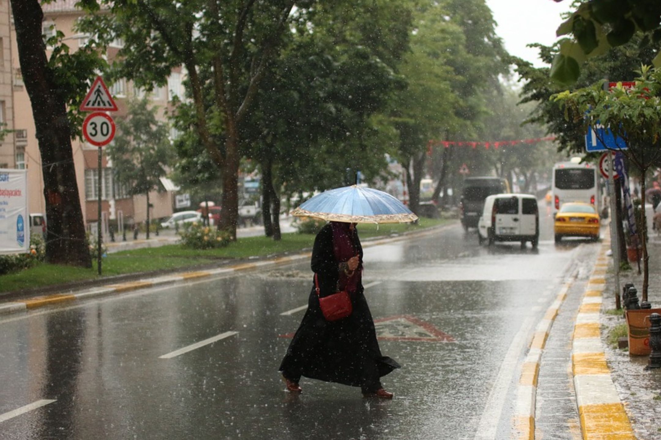 Siap-Siap! BMKG Prediksi Hujan Lebat Landa Sejumlah Daerah di Indonesia pada 19-20 April 2024