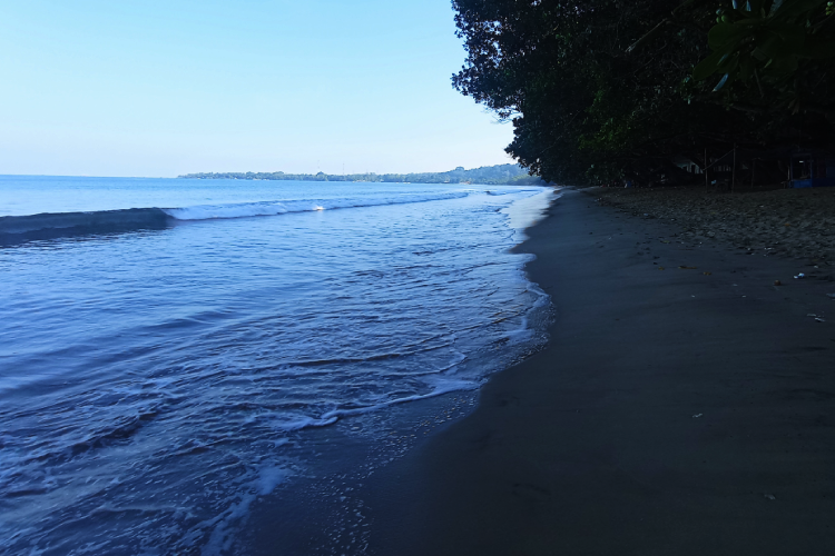 Cara Menikmati Liburan ke Pantai Carita Agar Healing Maksimal