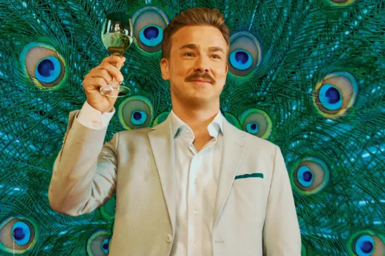 Review Peacock (2024): Kala Pekerjaan Membuat Krisis Identitas